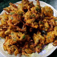 A picture of Palak besan fritters (healthy snack).