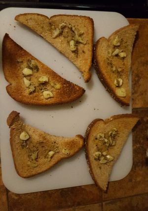 Una foto de Tostadas con ajo 🍞 a mi estilo