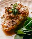 Peitos de frango no forno com mostarda e alecrim