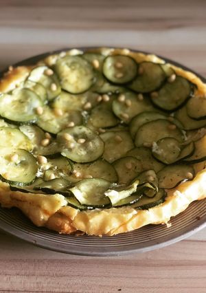 Une photo de Tarte tatin courgettes et chèvre