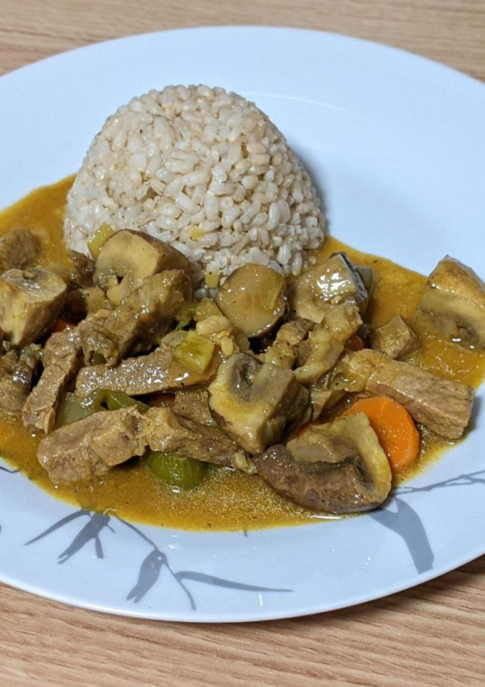 Una foto de Chuletas de aguja con hinojo al cava y especias Ras el Hanout