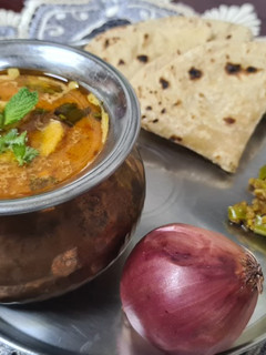 राजस्थानी गट्टे की सब्जी (Rajasthani gatte ki sabzi recipe in Hindi) रेसिपी मुख्य फोटो
