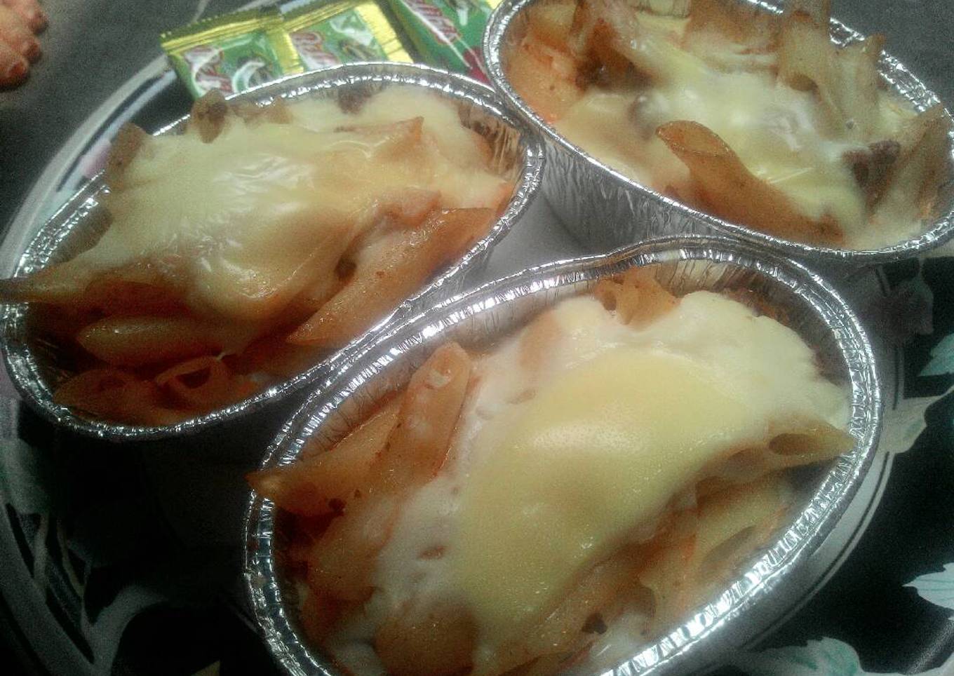 Fusili pasta panggang melted