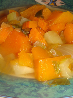 Una foto de Sopa de verduras en olla eléctrica a presión