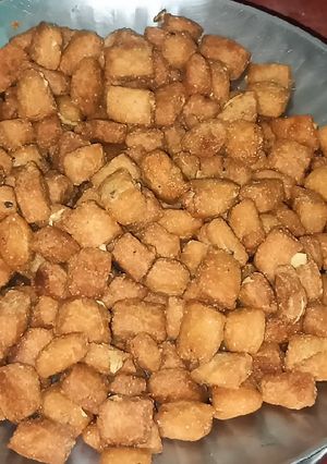 नारियल शक्कर पारे(nariyal shakkar pare recipe in hindi) रेसिपी मुख्य फोटो