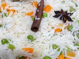 رز بسمتي بالبسلة والجزر