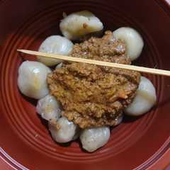 A picture of Cilok isi bumbu kacang.