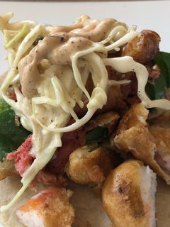 Una foto de Tacos Fish de Camarón y Chile relleno de Marlin Capeado Sonorense