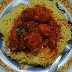 A picture of Spaghetti and meatballs.