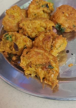 ભાત લીલી મકાઈ ના ભજીયા રેસીપી મુખ્ય ફોટો
