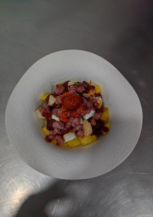 A picture of Patatas Bravas.