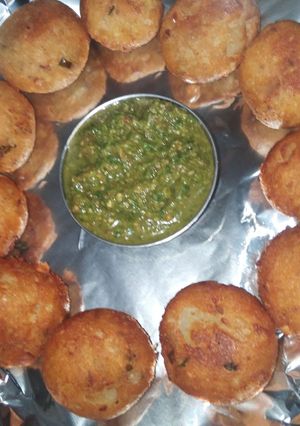 A picture of Samak rice potato pakoda.