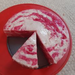 A picture of Miss Ria Khairiyah's Puding Roti Tawar Zebra-in pink.