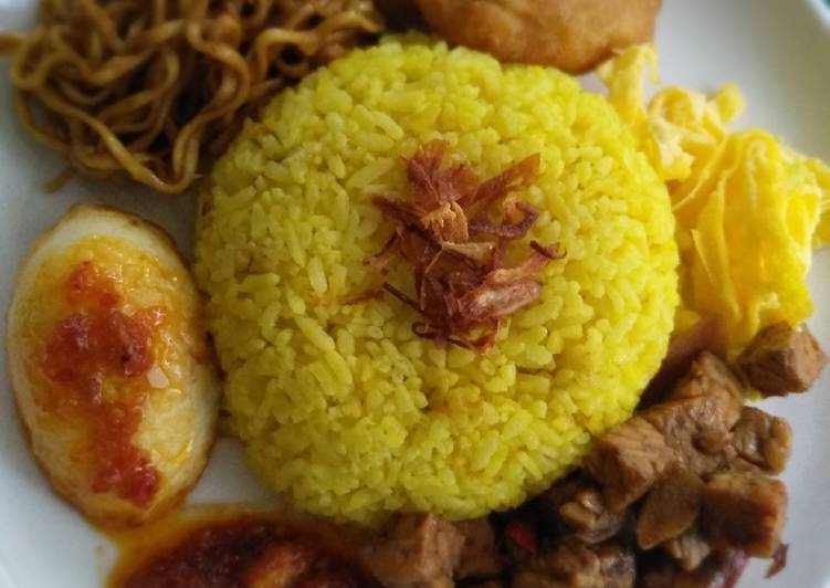 NASI KUNING ala Liya (magic com)