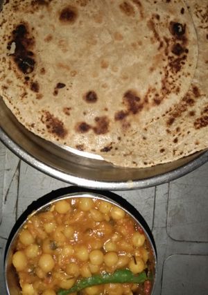 रोटी के साथ मटर (roti ke sath matar recipe in Hindi) रेसिपी मुख्य फोटो
