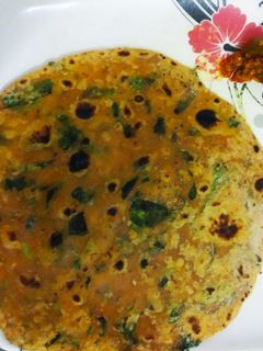 मेथी पराठा (methi paratha recipe in marathi) रेसिपी चे मुख्य फोटो