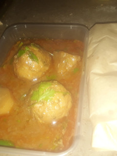 A picture of Koftey gravy with roti.