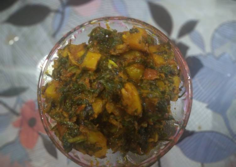 Simple Way to Prepare Perfect આલૂ પાલક સબ્જી (Aloo Palak Sabji Recipe In Gujarati)