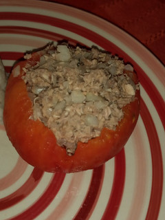 Una foto de Tomates rellenos con atún
