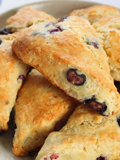 Foto de Scones de Mirtilos e Laranja