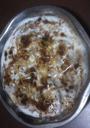 A picture of Dahi vada.