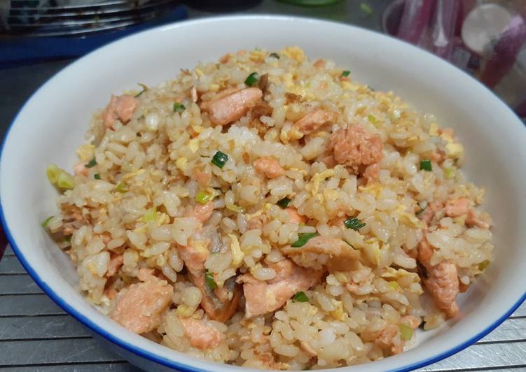 {Resep Nasi goreng ikan salmon Anti Ribet