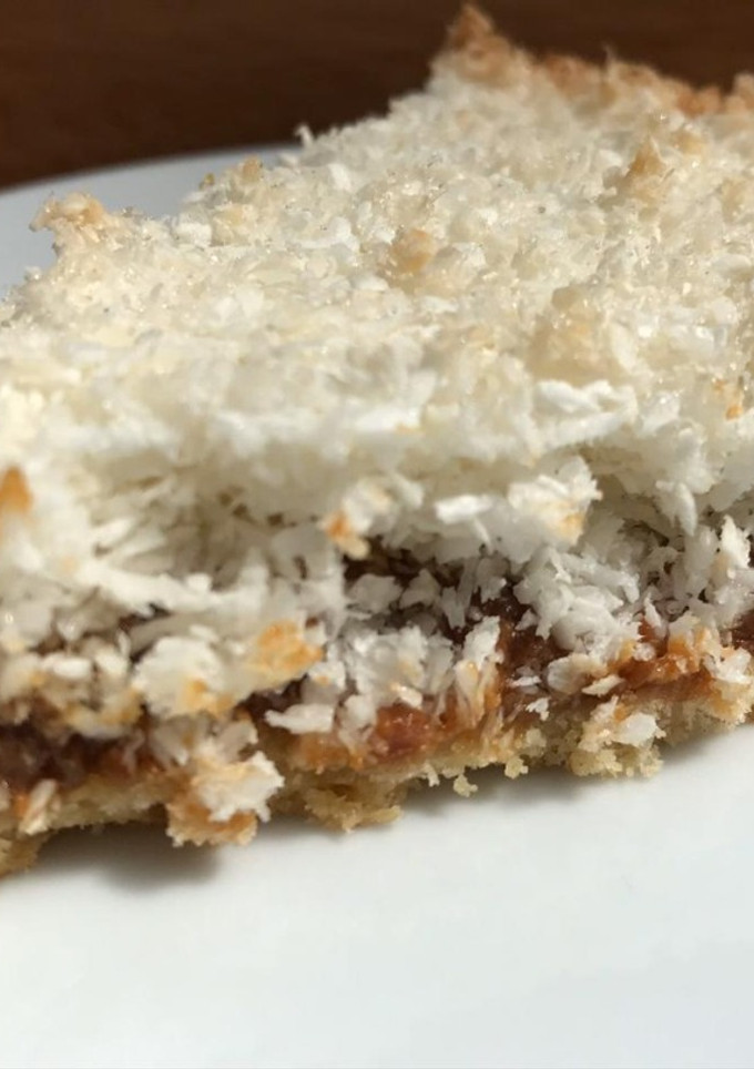 Una foto de Tarta de coco y dulce de leche