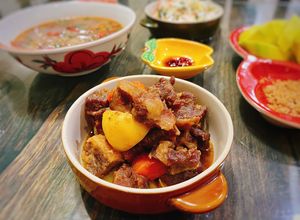 Hình của món Bò kho khoai tây cà rốt.