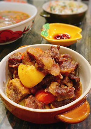 Hình của món Bò kho khoai tây cà rốt.