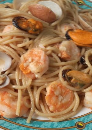 Una foto de Espaghetti salteados con marisco