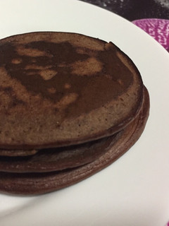 Una foto de Hot cakes de chocolate 🍫🥞 / low carb