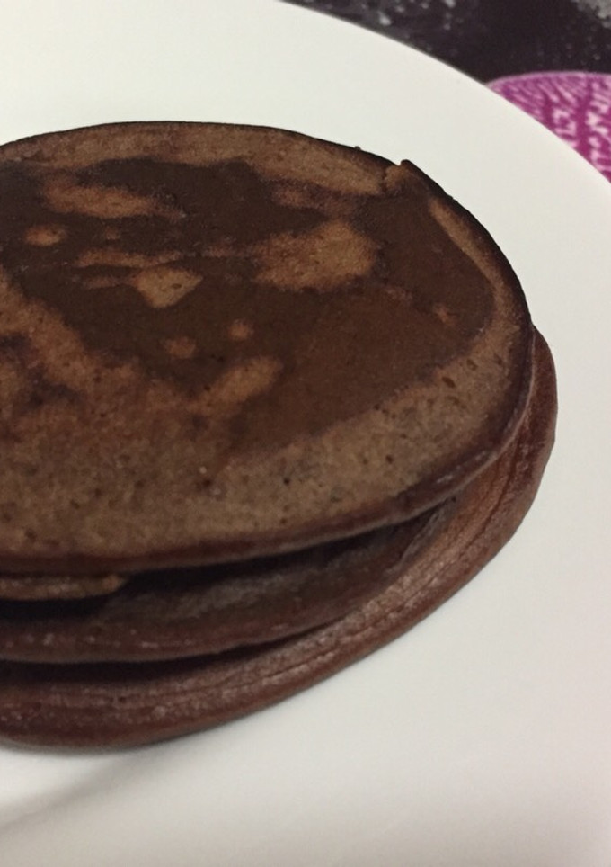 Una foto de Hot cakes de chocolate 🍫🥞 / low carb