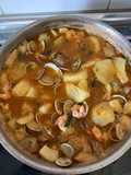 Cazuela de patatas con marisco