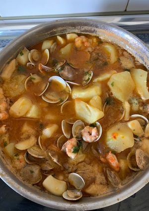 Una foto de Cazuela de patatas con marisco