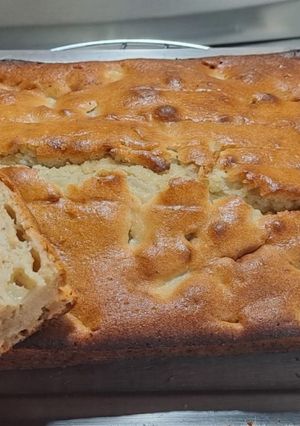 Una foto de Budín de yogur, peras y pasas súper húmedo
