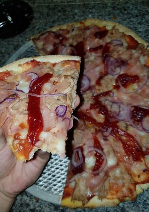 Una foto de Pizza de Atún y Pimiento Caramelizado