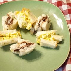 A picture of Colourful Bread bites.