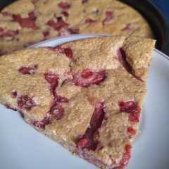 Una foto de Torta de Frutilla Saludable 🍓