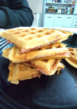 Una foto de Waffles salados rellenos
