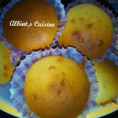 A picture of Vanilla cupcakes 2.