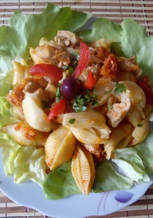 Una foto de Fideos con pollo o pavo al orégano