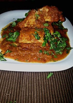 A picture of Lucknow style chicken.