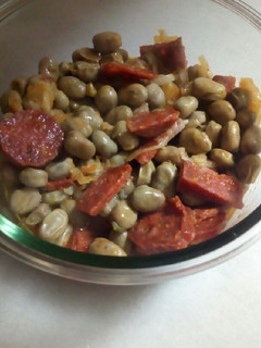 Una foto de Habitas con chorizo