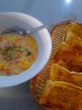Corn cream soup with garlic bread
