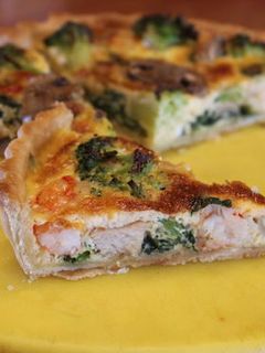 鮮蝦雞肉蘑菇菠菜鹹派 的食譜成品照片