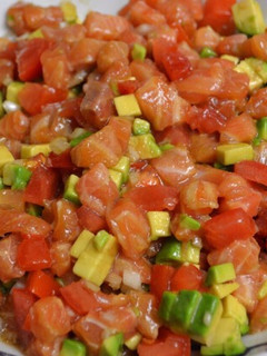 Una foto de Tartar de salmón