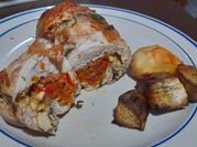 Una foto de arrollado de pollo con supremas