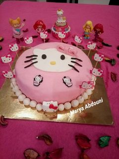 صورة لوصفة كعكة عيد الميلاد بعجينة السكر 🎂