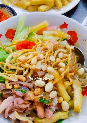 A picture of Bún Trộn Mắm Nêm (Hue-Style Noodle Salad).
