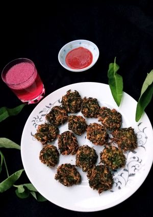 ইফতারে কলমি শাকের পকোড়া রেসিপির প্রধান ছবি